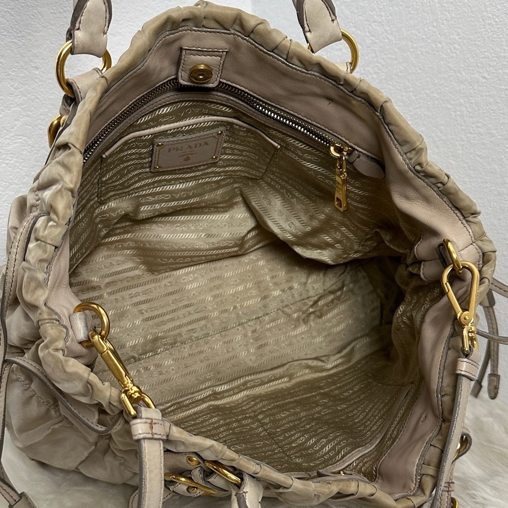 💯 Authentic Prada Beige Tote Nylon Women's Bag🍀 - Picture 3 of 17